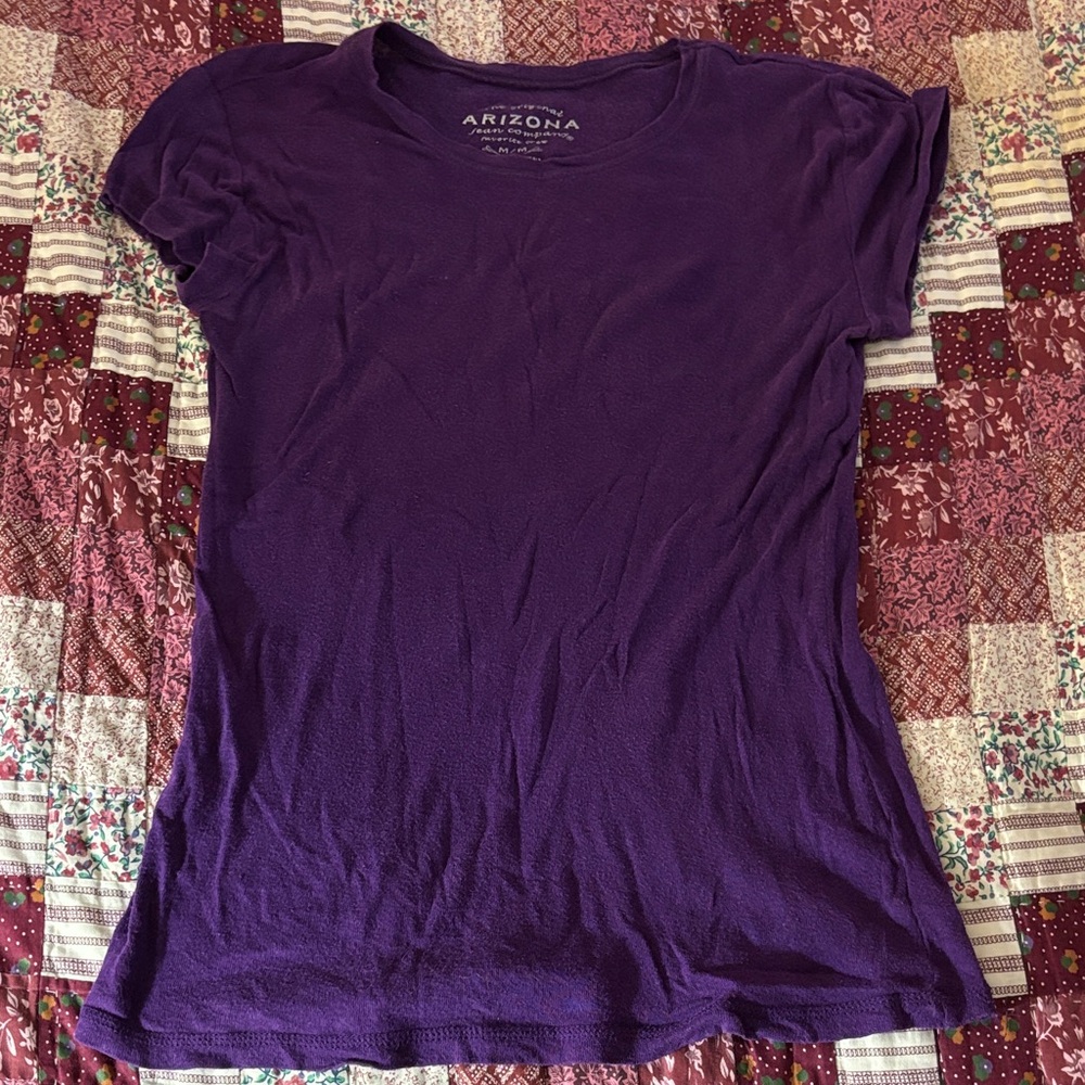 Junior’s tee shirt from the Arizona Jean Company, medium